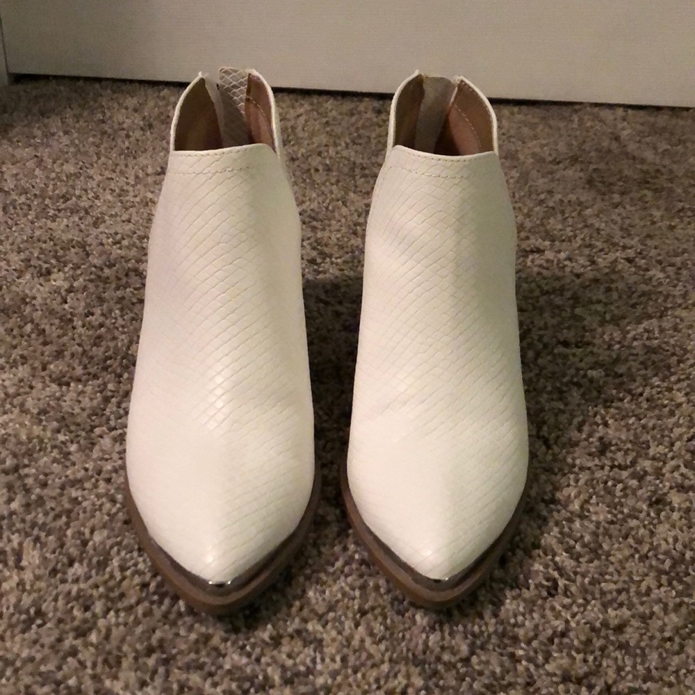 Worn once - Picture 1 of 3